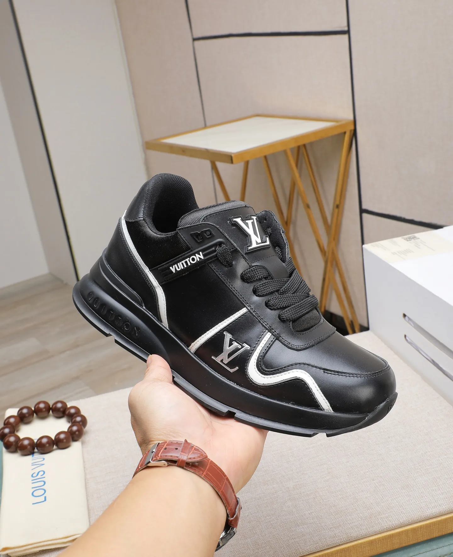 Men's shoes 💰600 📛📛【LOUIS VUITTON】New products synchronized on the official website 👟Milan fashion show style 🇰🇾🇰🇾LV family logo, celebrity style, a must-have for fashionistas ⚠️First-layer calfskin ➕Genuine leather lining ➕Official website original version special outsole 👞Number 38-44